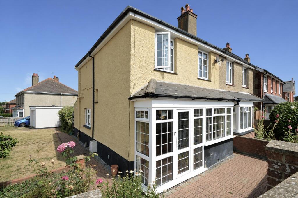 3-bed semi-detached on Large Garage & Driveway * Lake, £279,950