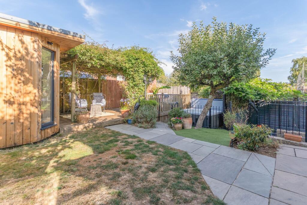 House in Newport - View 4