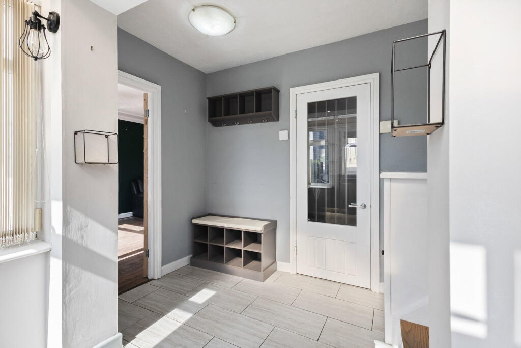 House in Leeds, Mill Green, Seacroft - More