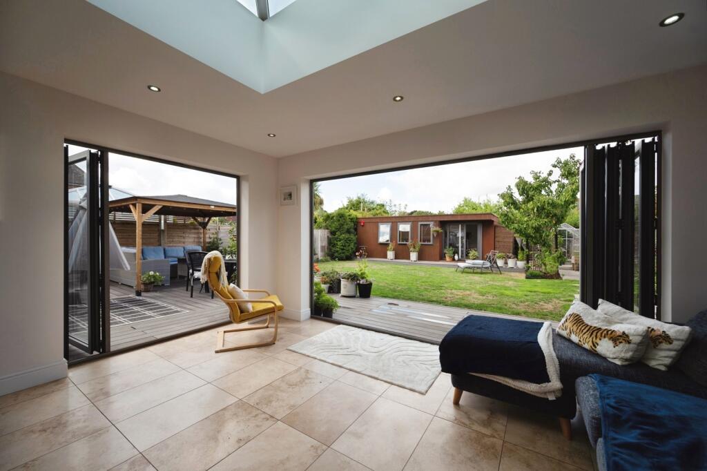 House in Hayling Island, South Hayling - More