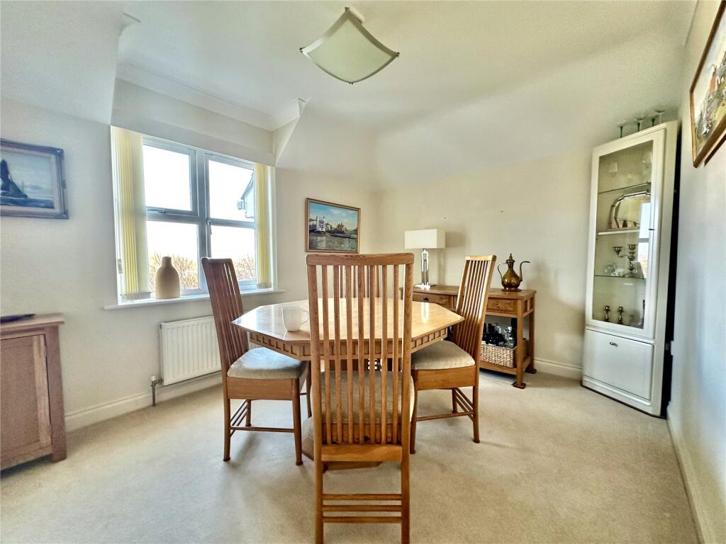 Cavendish Place, Lymington, Hampshire, SO41 photo 3