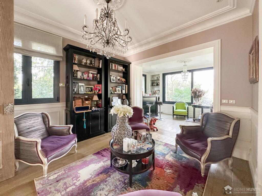 Main image of property: Paris-Isle of France, Val-de-Marne, St-Maur-des-Fossés