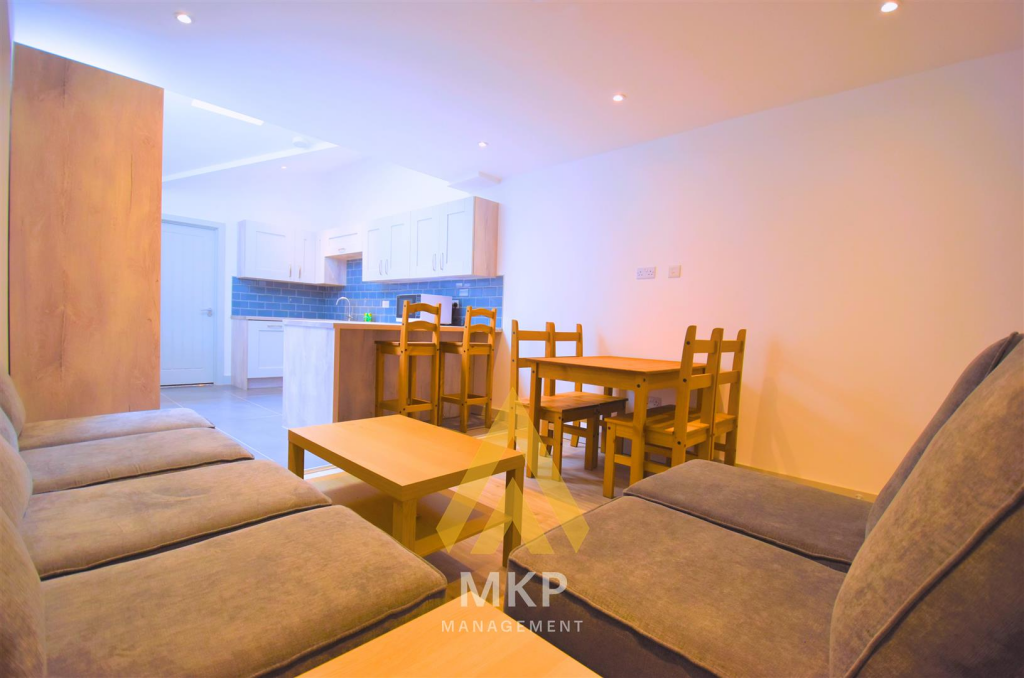 6 bedroom terraced house for rent