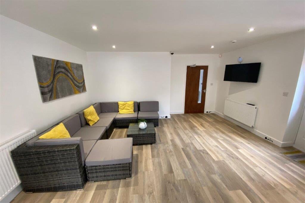 House in Nottingham, Beeston - View 3