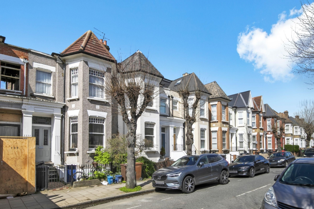 House in London - View 2
