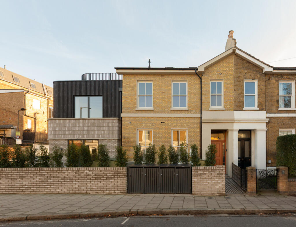 2-bed apartment on Meeting House Lane, London, SE15 2, £725,000