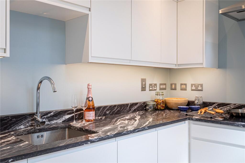 Bartholomew Street, Newbury, Berkshire, RG14 photo 4