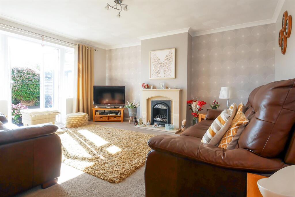 Oakcroft Gardens, Littlehampton photo 2