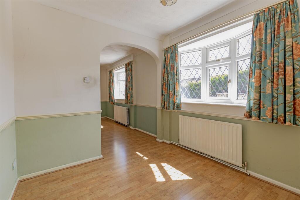 House in North East Derbyshire, Wingerworth - View 4