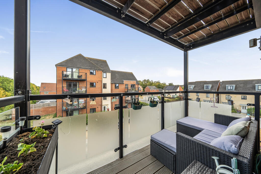 Apartment in Milton Keynes, Kingsmead, Shenley Brook End - More