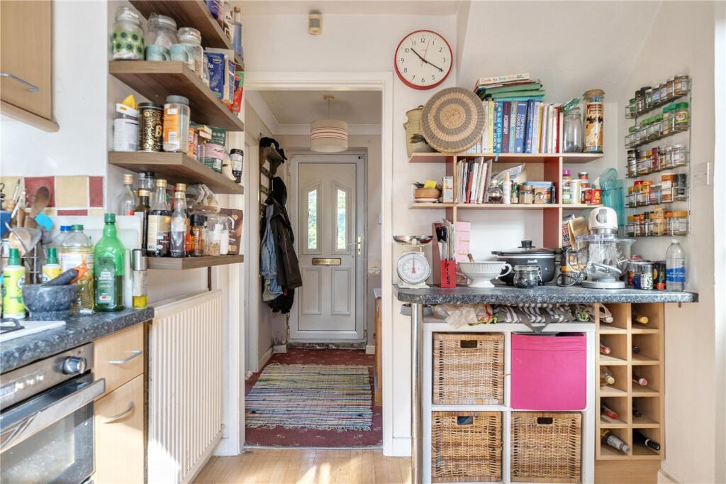Upper Isbury, Marlborough, Wiltshire, SN8 photo 4