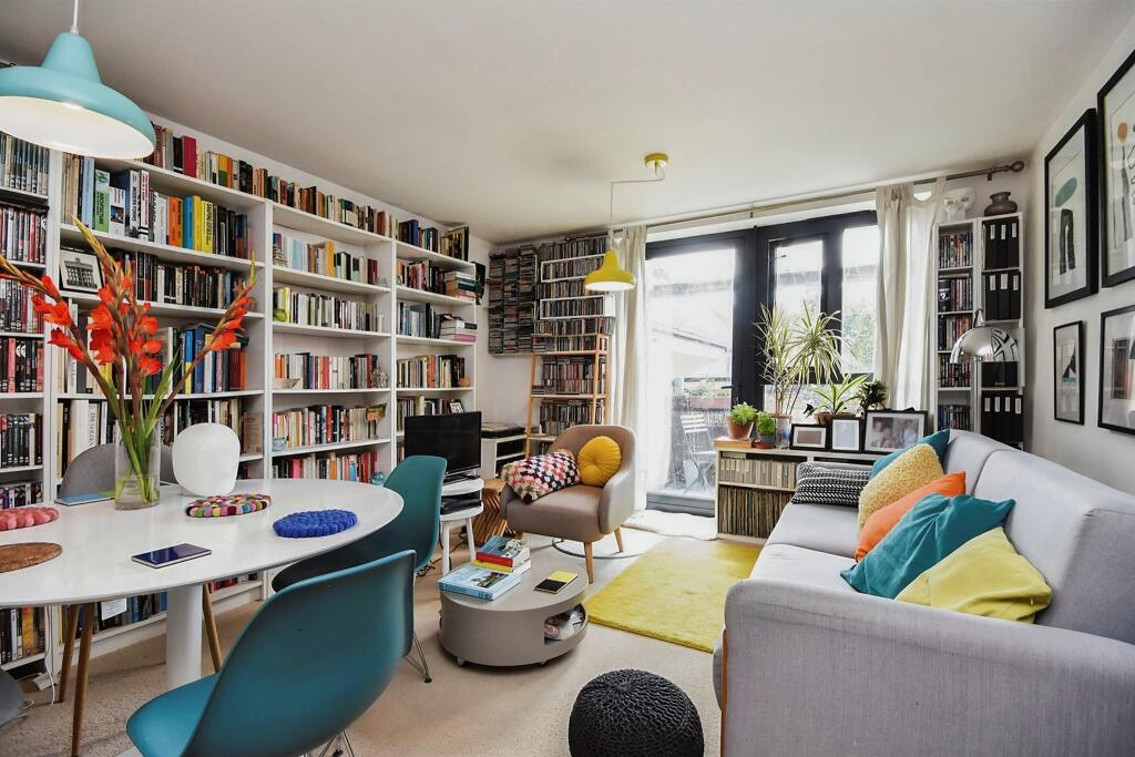 Apartment in Chelmsford - View 3