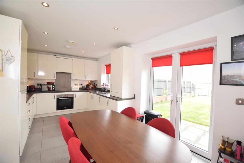 Latrigg Crescent, Middleton, Manchester photo 2
