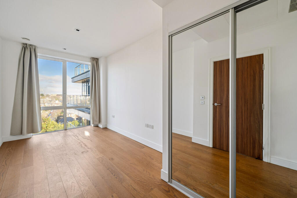 Apartment in London, Dickens Yard, Park Royal - View 6