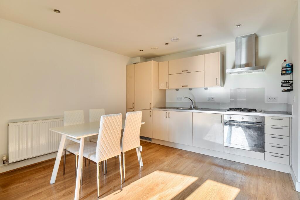 Challis House, St. James Grove, SW11 photo 3