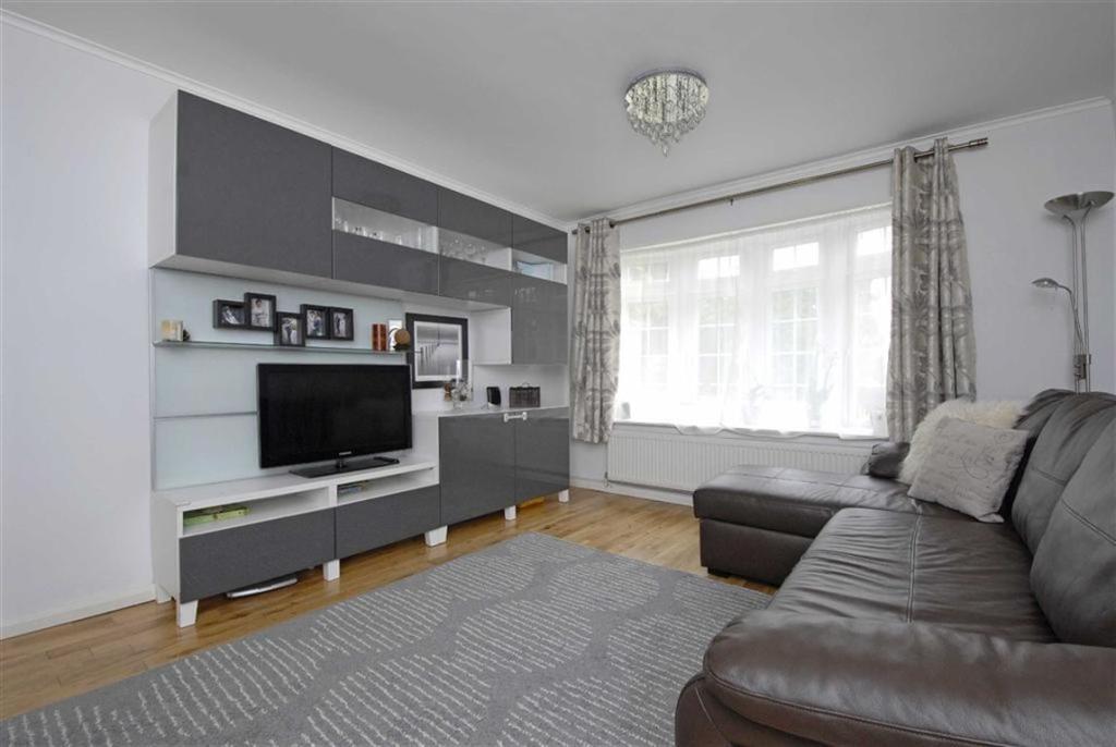Apartment in London, Shortlands - View 4
