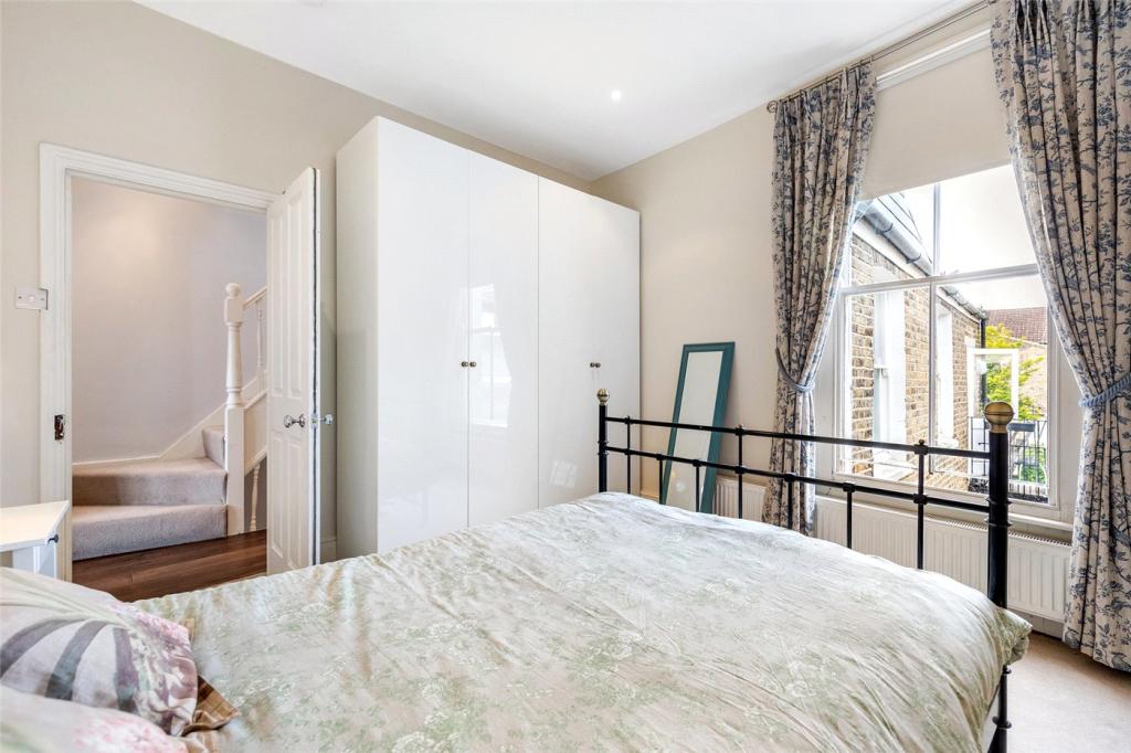 Apartment in London - View 5
