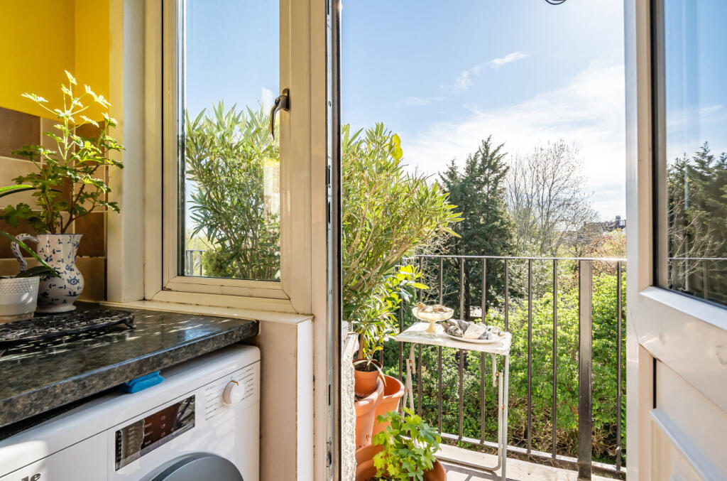 Apartment in Enfield - View 4