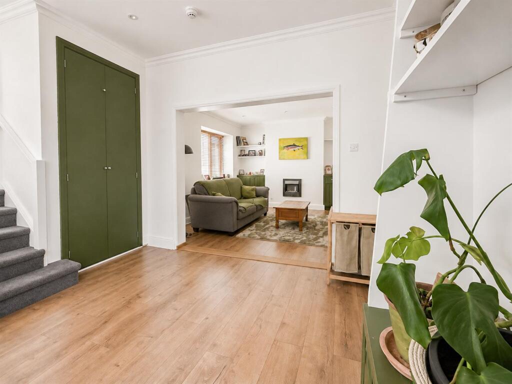 Apartment in Bexhill-on-Sea, Central - View 4