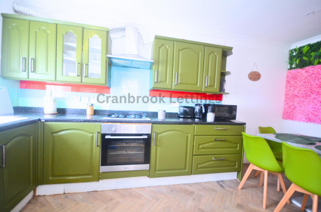 Pershore Close, IG2 6RR photo 2
