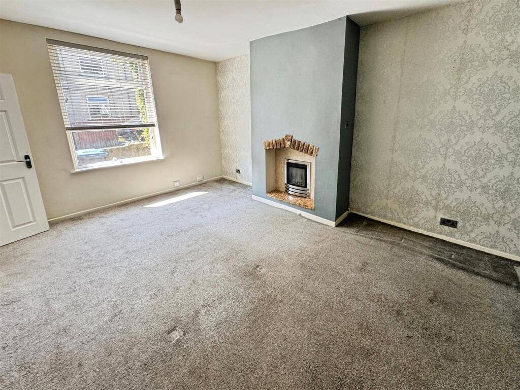 House in Bradford, West Yorkshire - View 2
