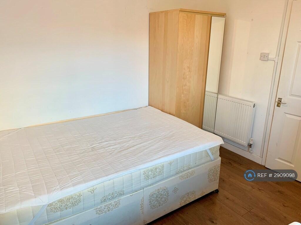 4 bedroom flat for rent