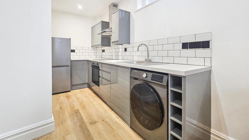 Main image of property: Kings Court, Commerce Square, Nottingham, NG1 1HS