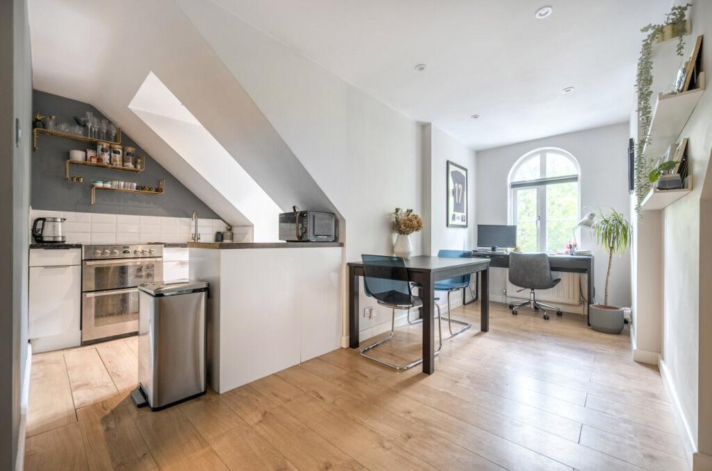 Apartment in Reading - View 4