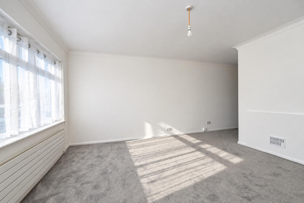 House in Dacorum, Hertfordshire - More