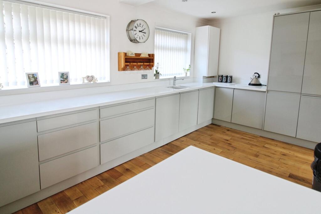Broomhill, Castleford, West Yorkshire, WF10 photo 2