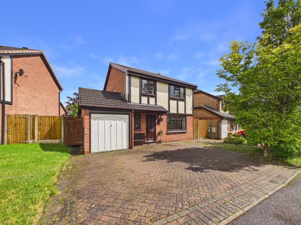4-bed detached on Cornflower Drive, Oakwood, £400,000