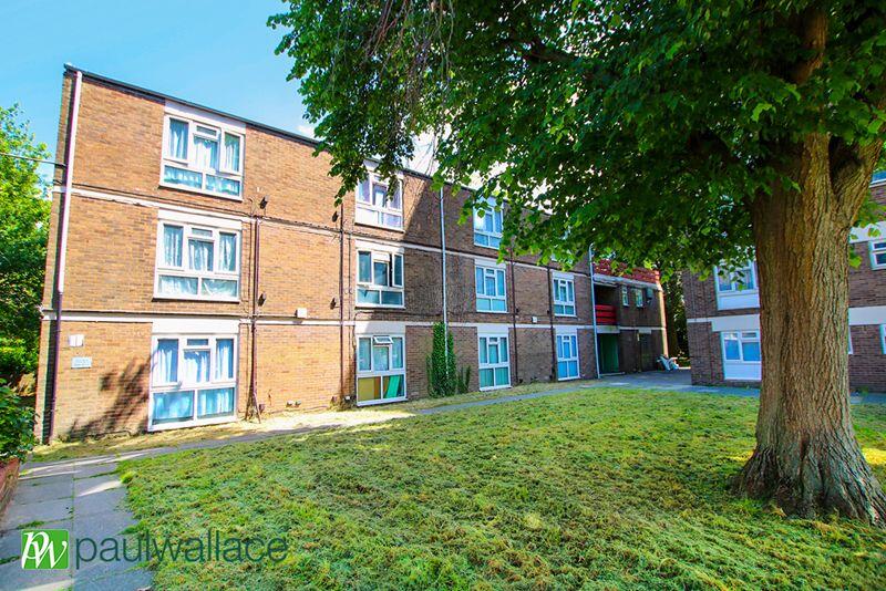 Studio studio on College Road, Cheshunt , £145,000