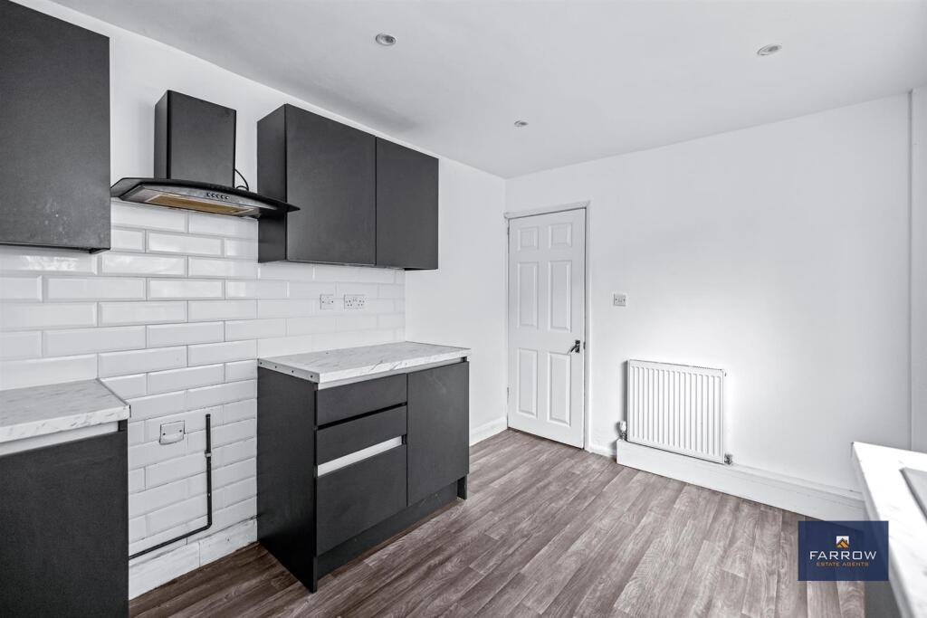 House in Grimsby, Wellow - View 3