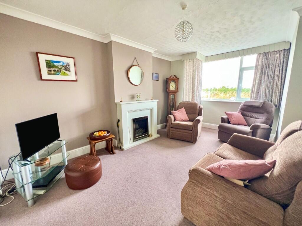 Westbury Road, BA14 photo 2