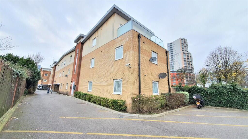 Main image of property: Chamberlain Close, Ilford, London, IG1