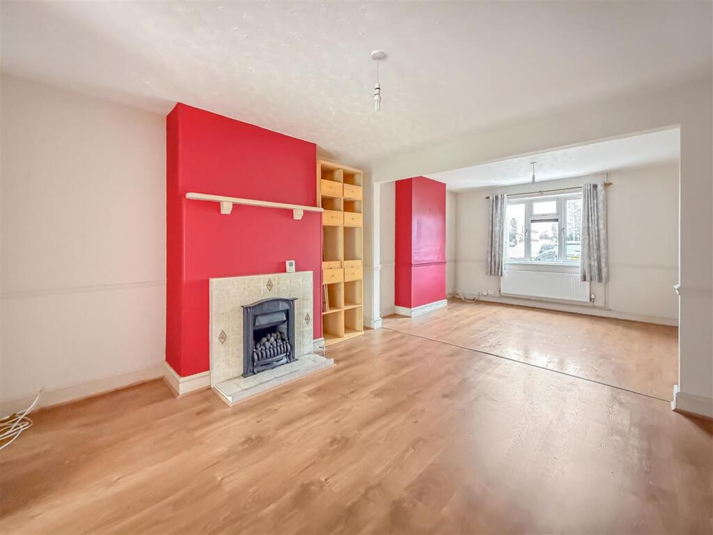 3-bed semi-detached on Queens Meadow, Cambridge, £450,000