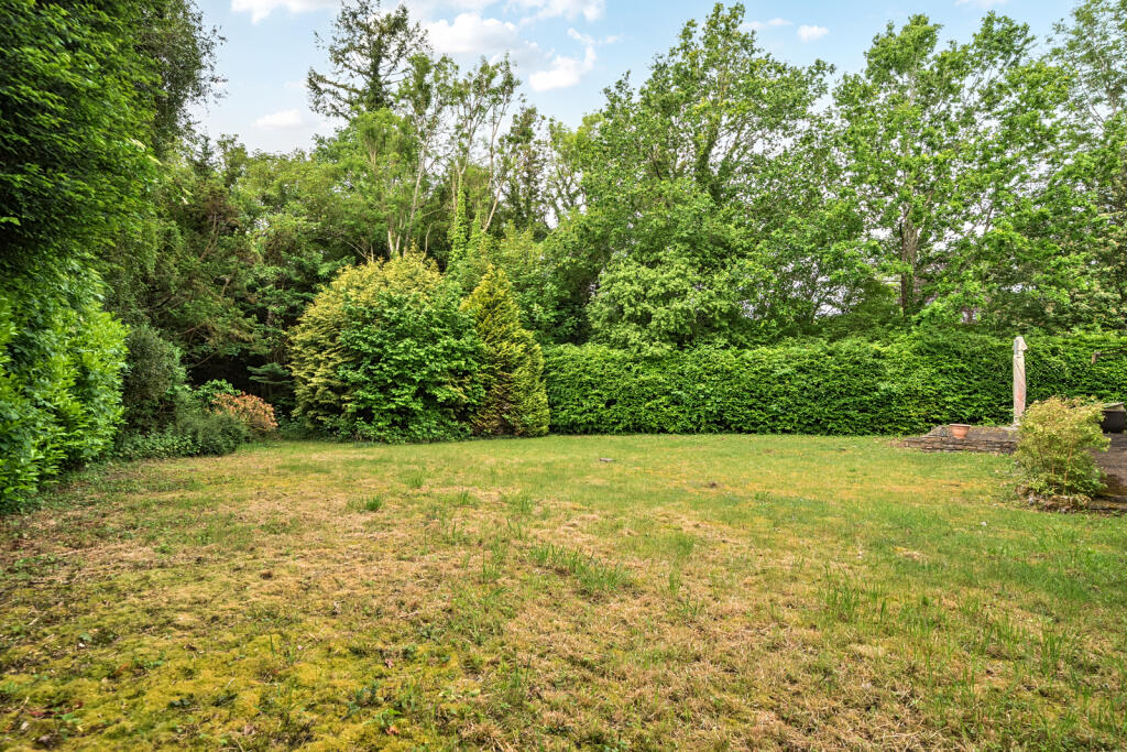 House in Mole Valley, Mickleham - View 4