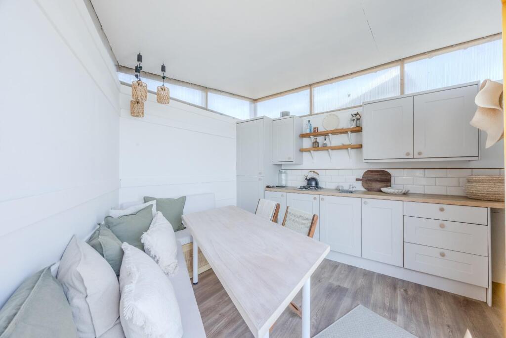 House in Southend-on-Sea, North Shoebury - View 4