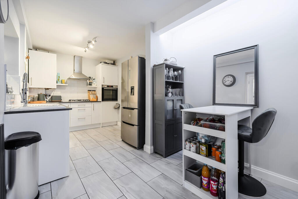 Wentworth Avenue, Reading, Berkshire, RG2 photo 4