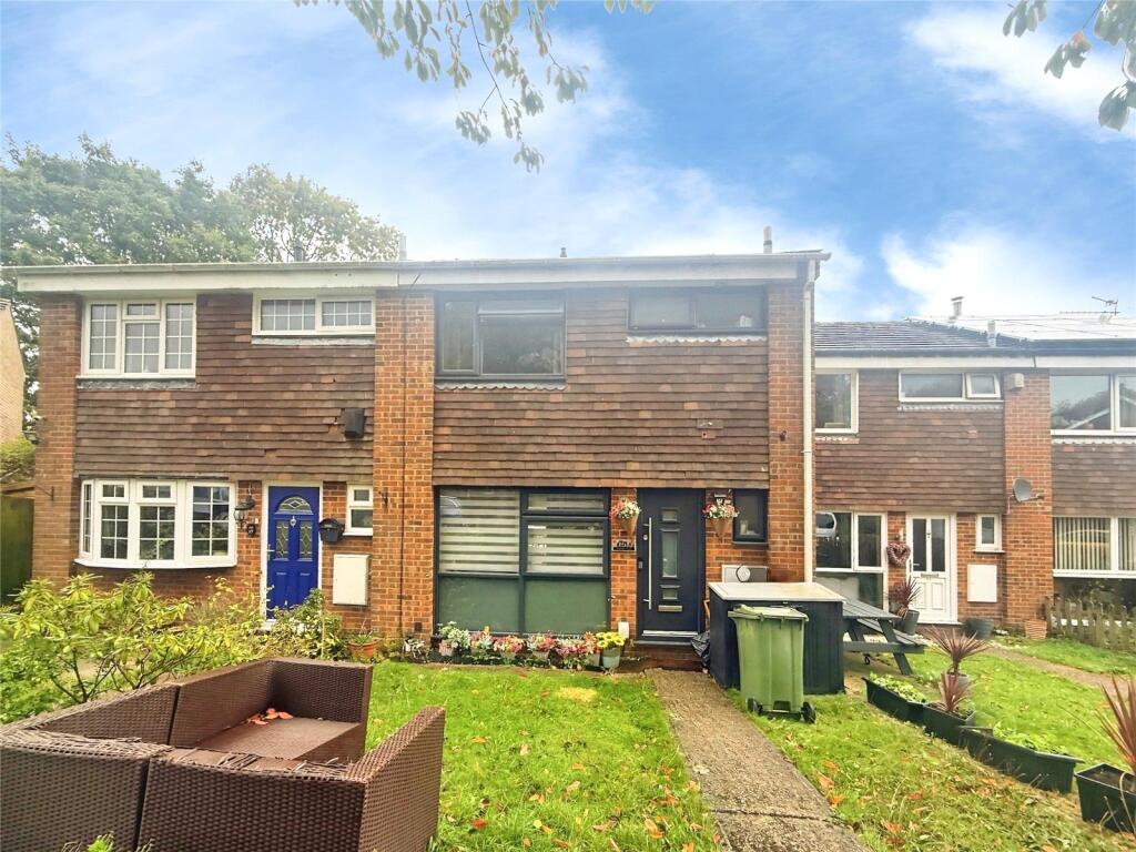 3-bed terraced on Autumn Glade, Chatham, Kent, ME5, £290,000