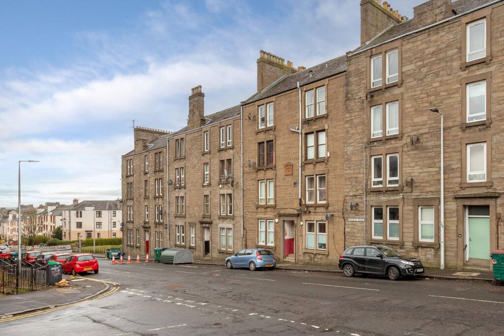 Main image of property: 3/2 44 Provost Road, Dundee, DD3 8AJ