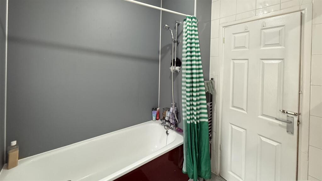 5 bedroom terraced house for rent