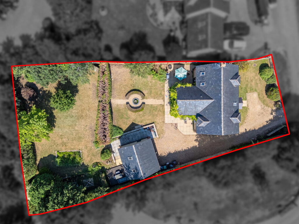 House in Woodford NN14, Woodford - View 3