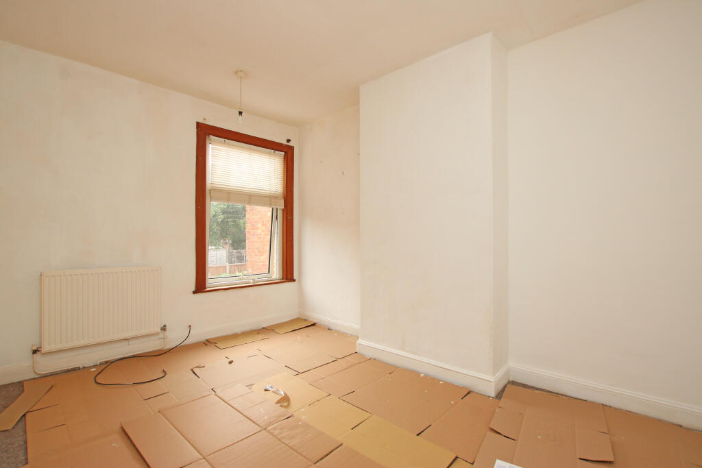 House in Kettering, Brambleside - More