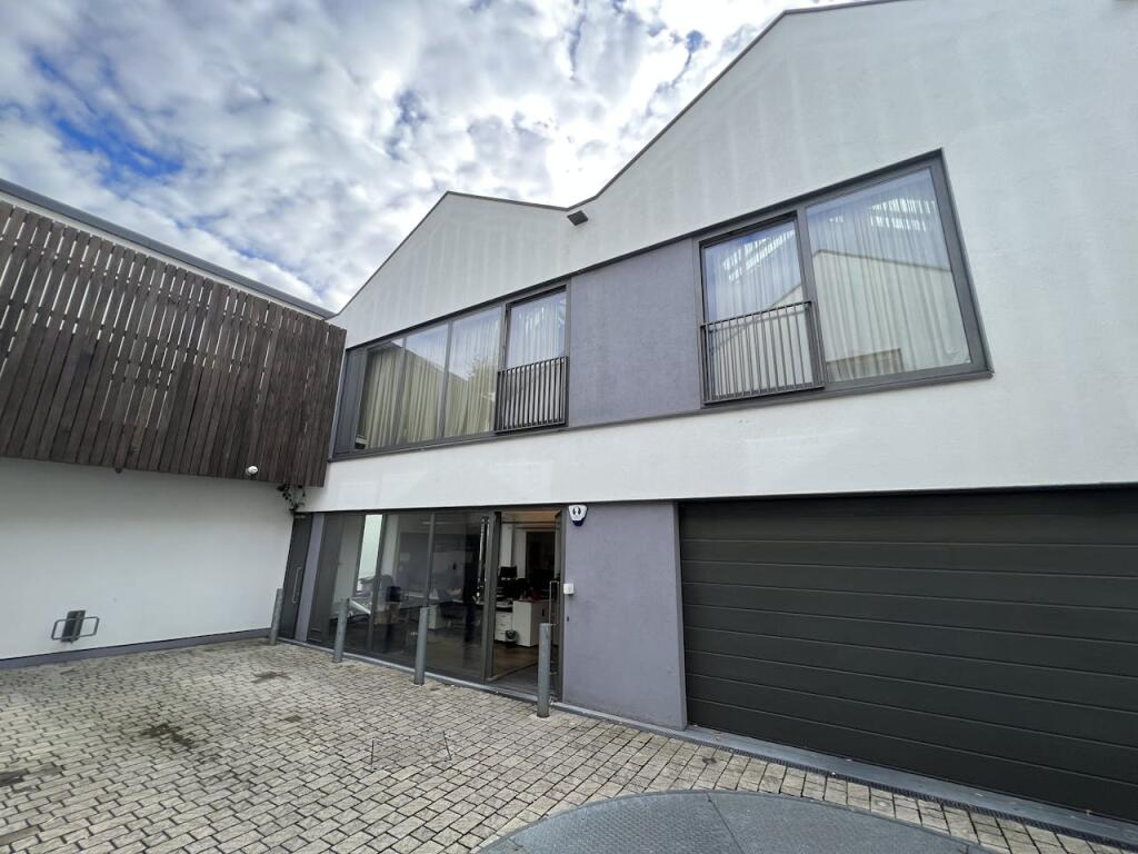 Main image of property: Gloucester Studios, 122A Gloucester Avenue, London, NW1 8HX