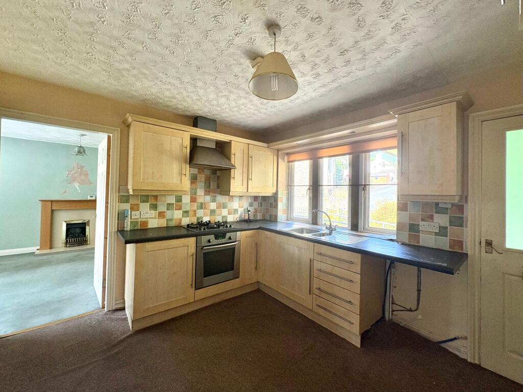 House in Kirklees, Bay Hall, Birkby - More