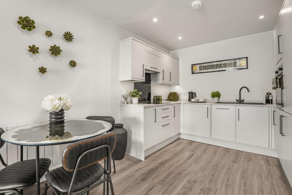 Apartment in Gloucester - View 4