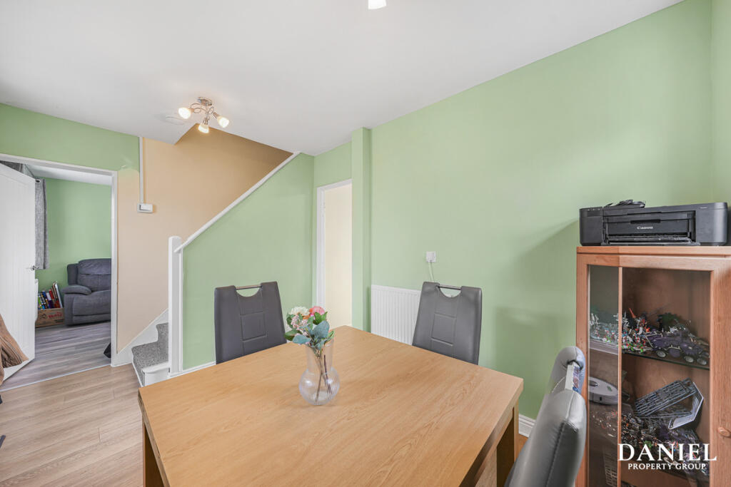 House in Basildon, Steeple View - View 4