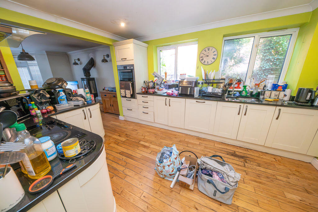House in Havant, Hampshire - View 5