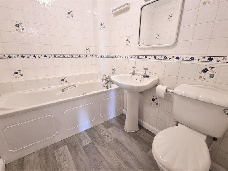 Apartment in Southend-on-Sea - View 5